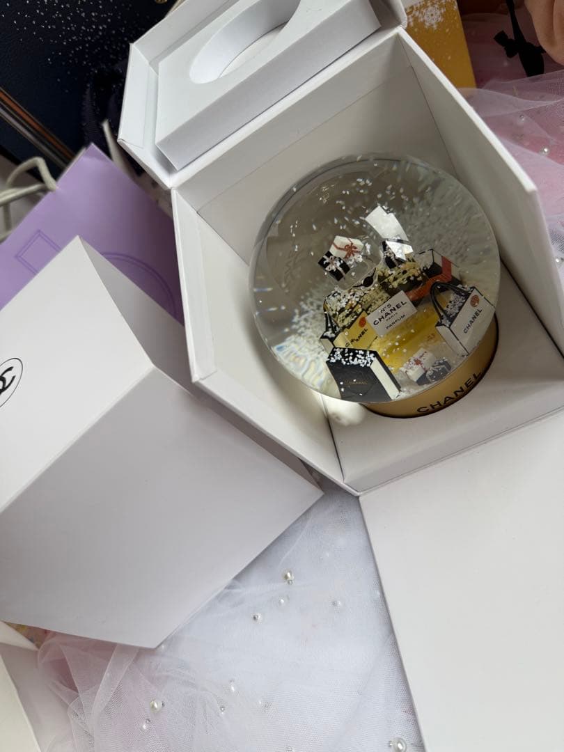 モモ、シャネル　100周年　ノベルティ　スノードーム