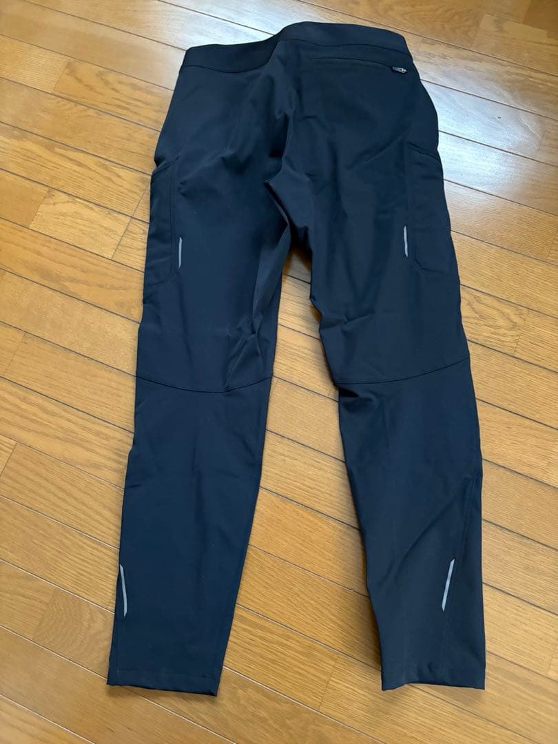 美品モンベルペダリングパンツ