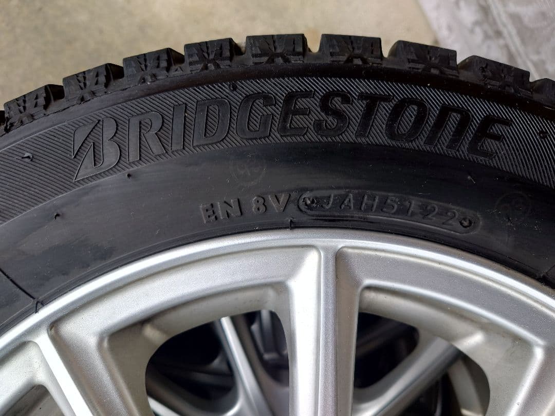 スタッドレスタイヤにアルミ付き165/65R14ブリジストン軽自動車用４本セット