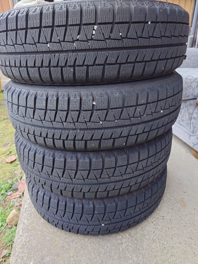 スタッドレスタイヤにアルミ付き165/65R14ブリジストン軽自動車用４本セット
