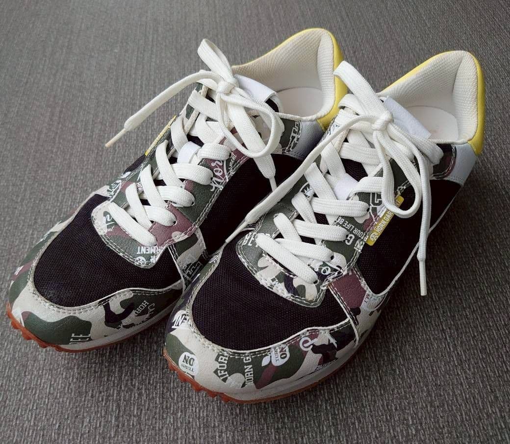 ホーンガーメントカモフラージュスニーカー