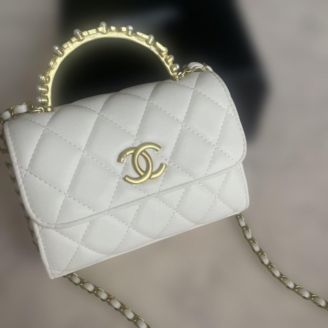 CHANEL ノベルティ　ホワイト キルティング バッグ