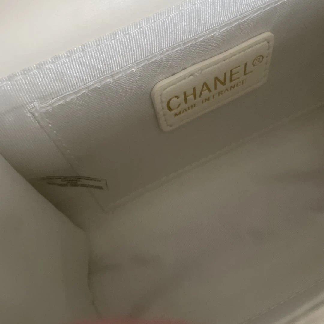 CHANEL ノベルティ　ホワイト キルティング バッグ