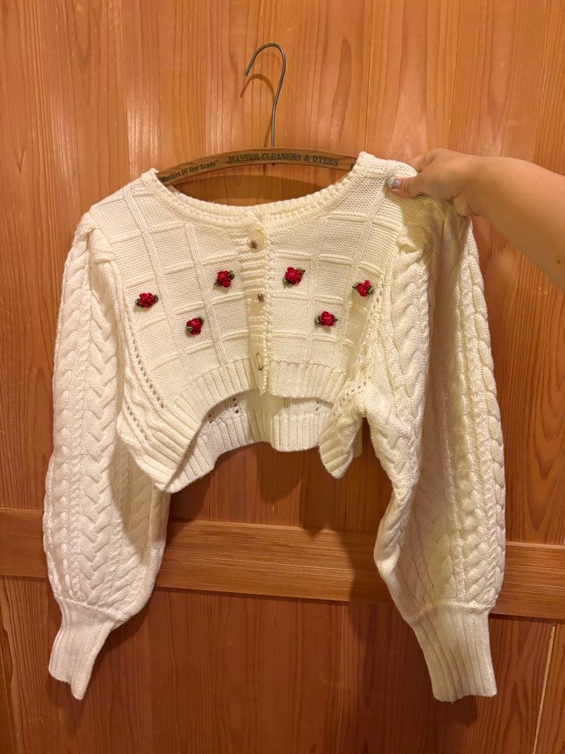 トップス POPPY RIBBON FLOWER CROPPED CARDIGAN