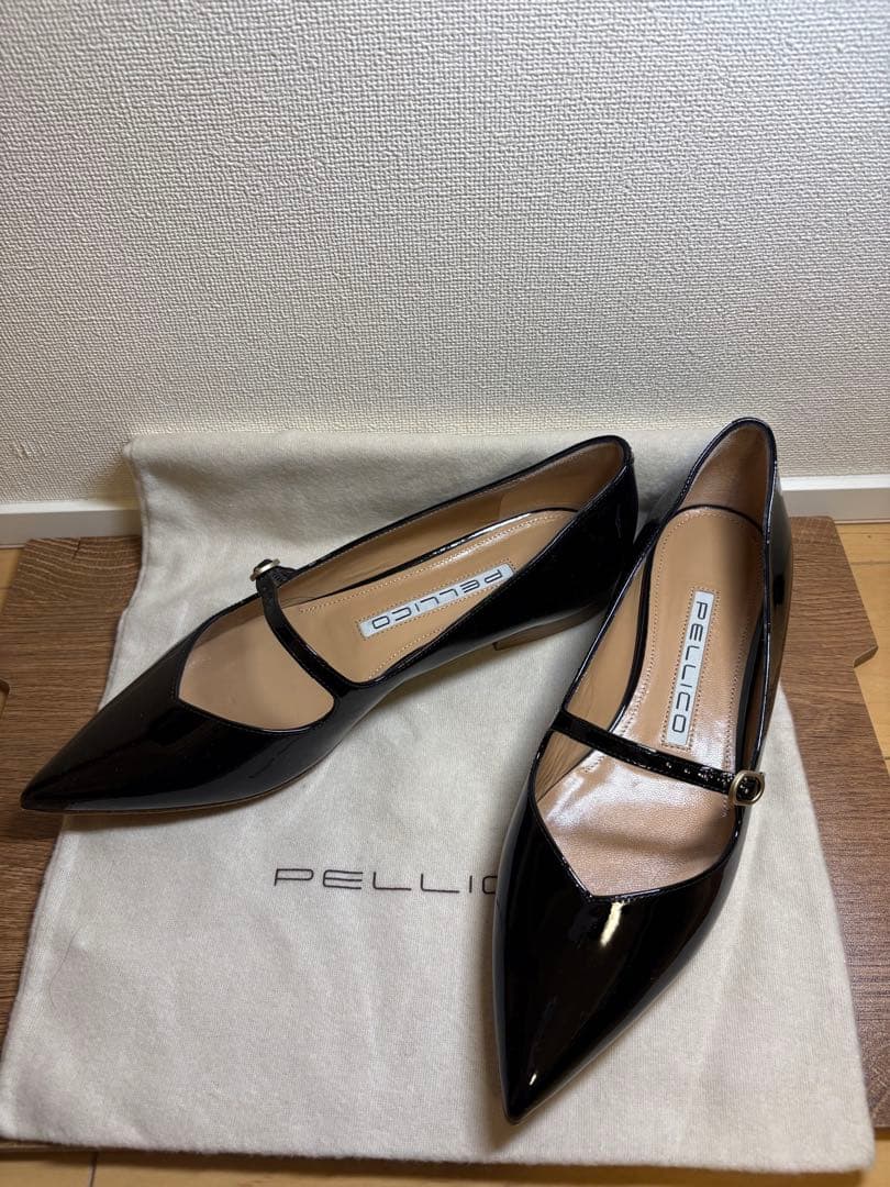 PELLICO ブラック フラットシューズ