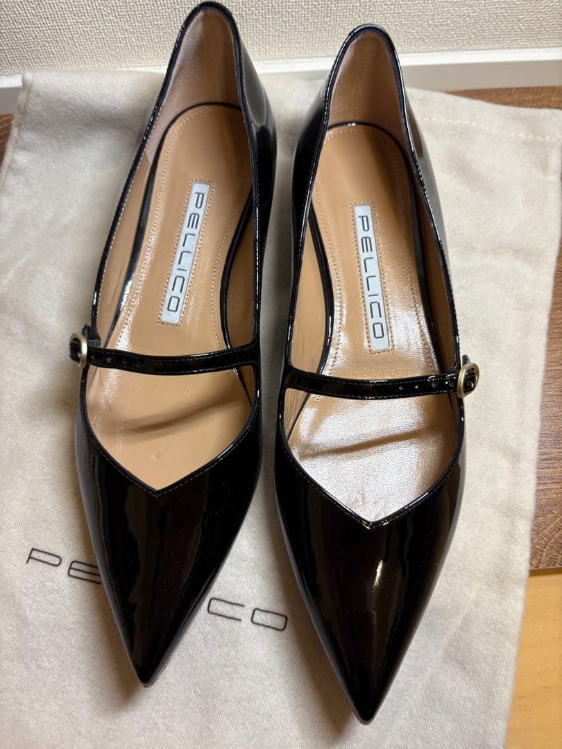 PELLICO ブラック フラットシューズ