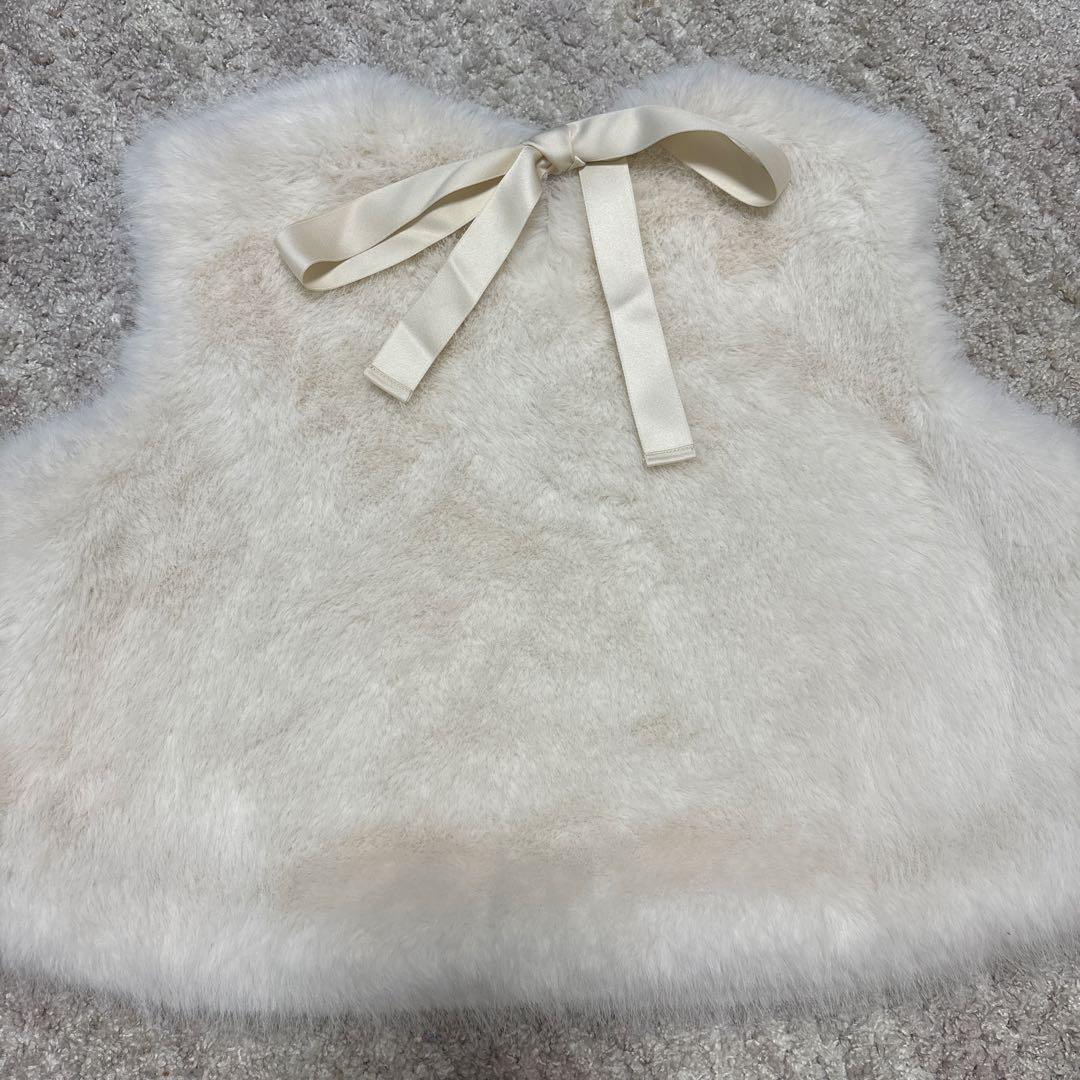 ２回数時間着用✨ESMOK エスモック リボン ファーベスト ホワイト