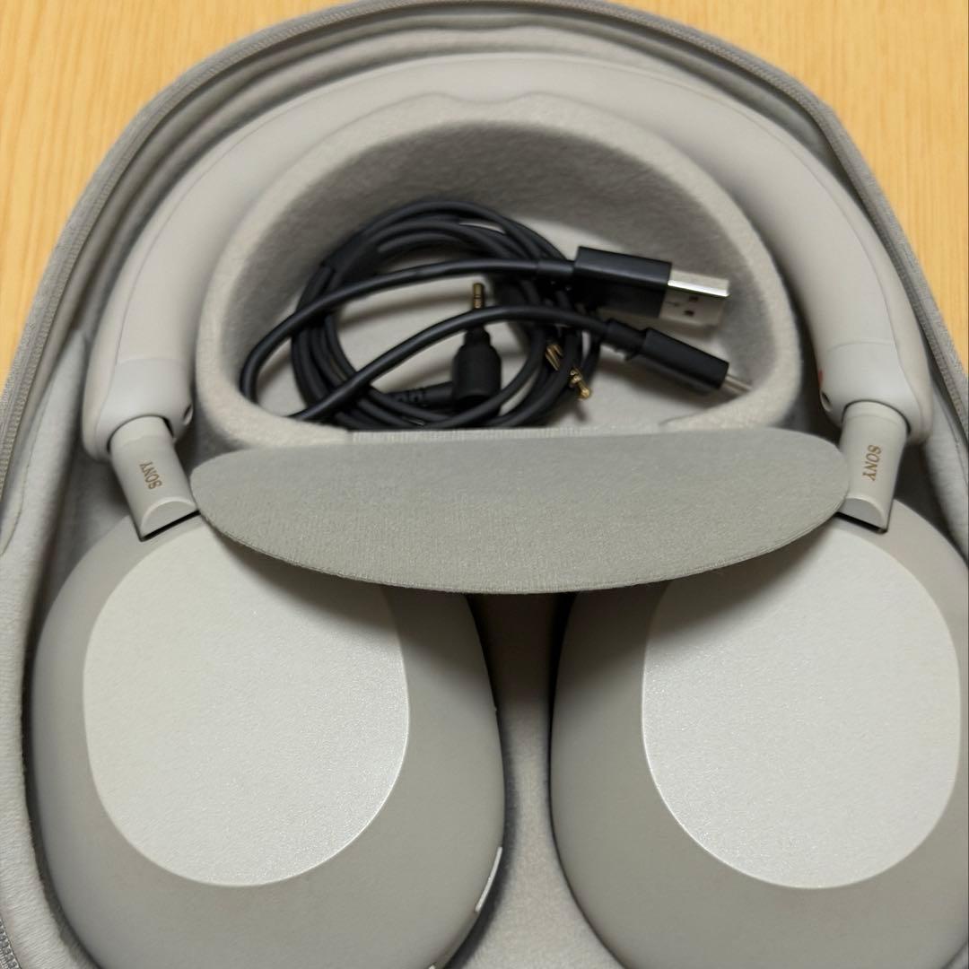 SONY ワイヤレスヘッドホン WH-1000XM5（ホワイト）