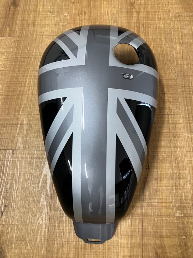 トライアンフ　ボンネビルt100タンクカバー　sixty8