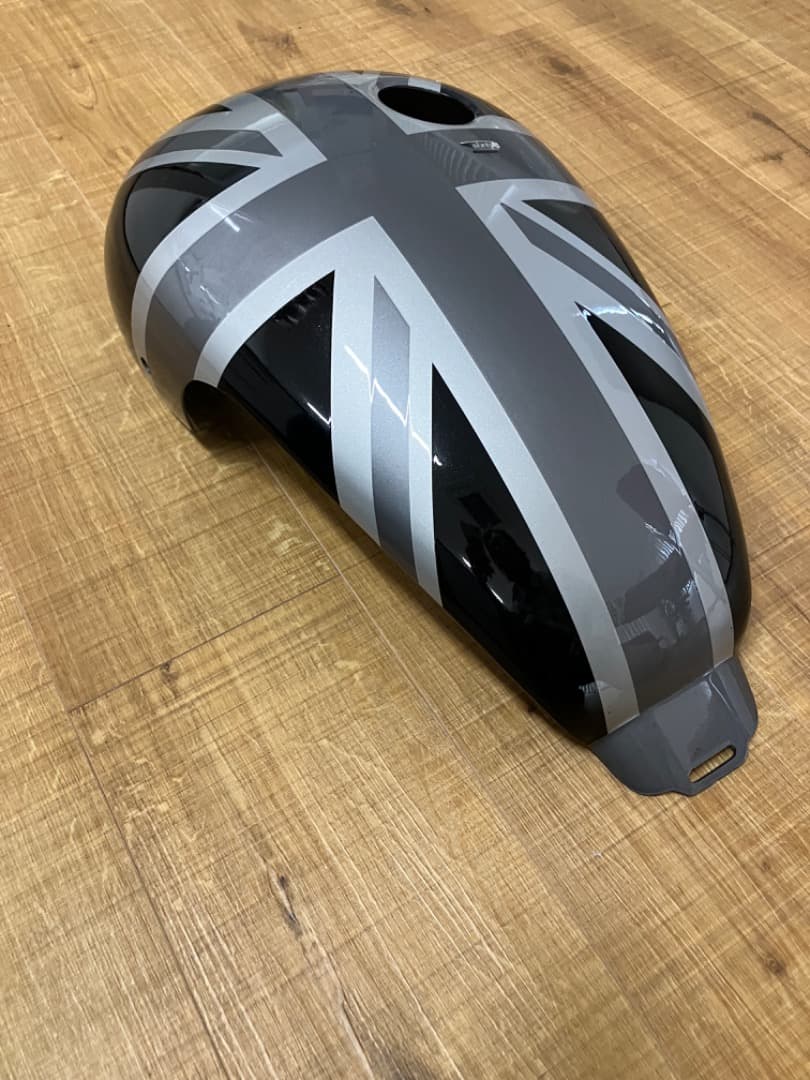 トライアンフ　ボンネビルt100タンクカバー　sixty8