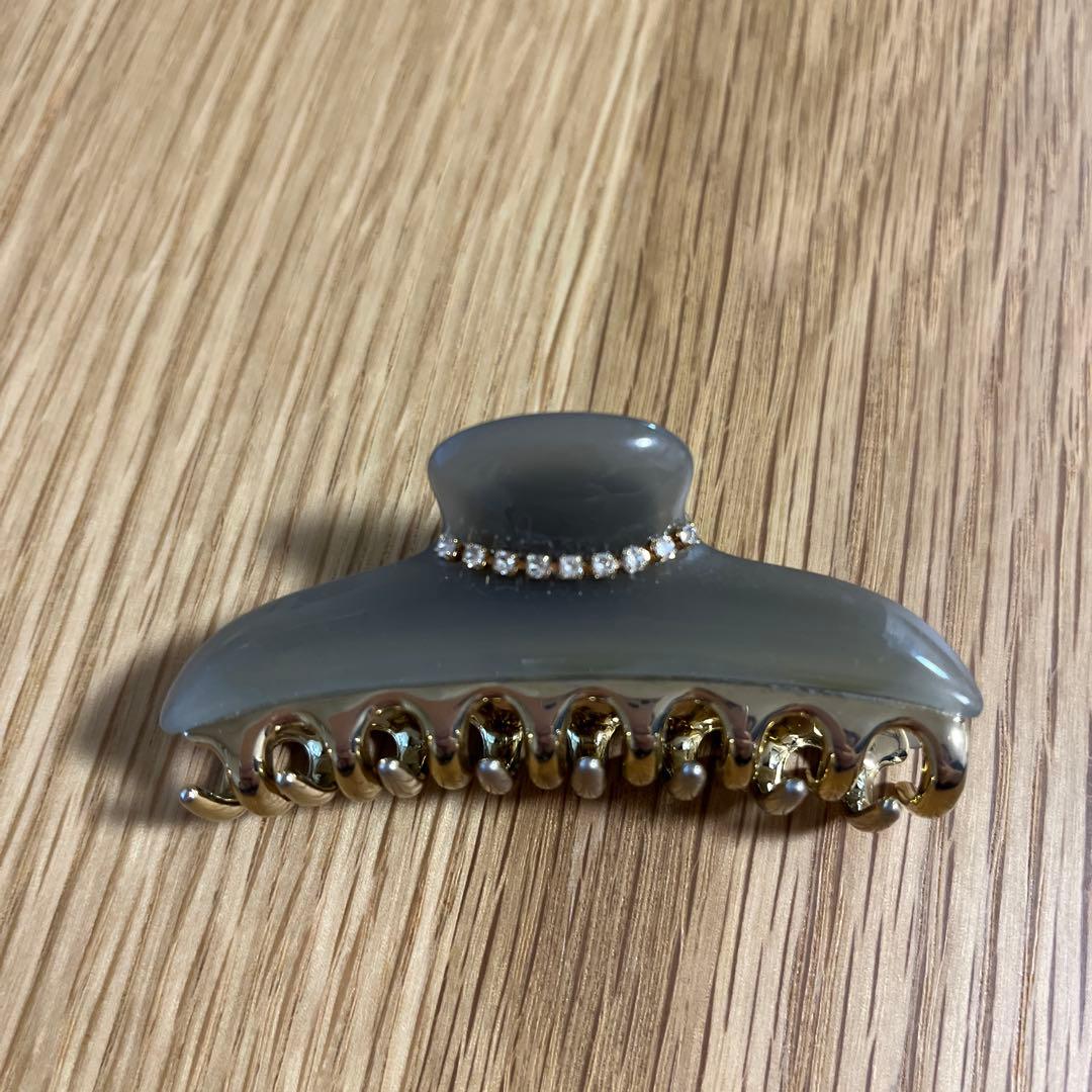 acca アッカ　ニューコラーナ　グレー ヘアクリップ