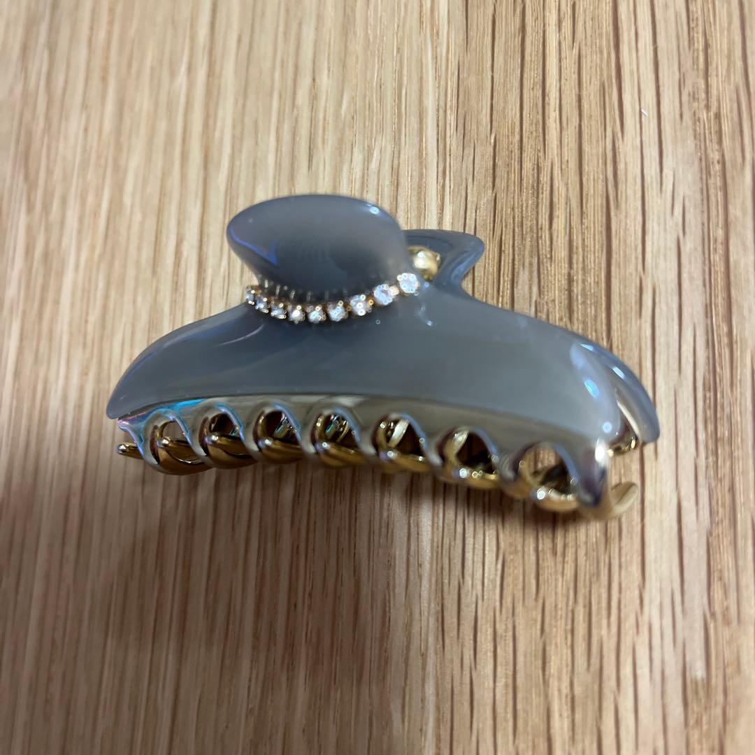 acca アッカ　ニューコラーナ　グレー ヘアクリップ