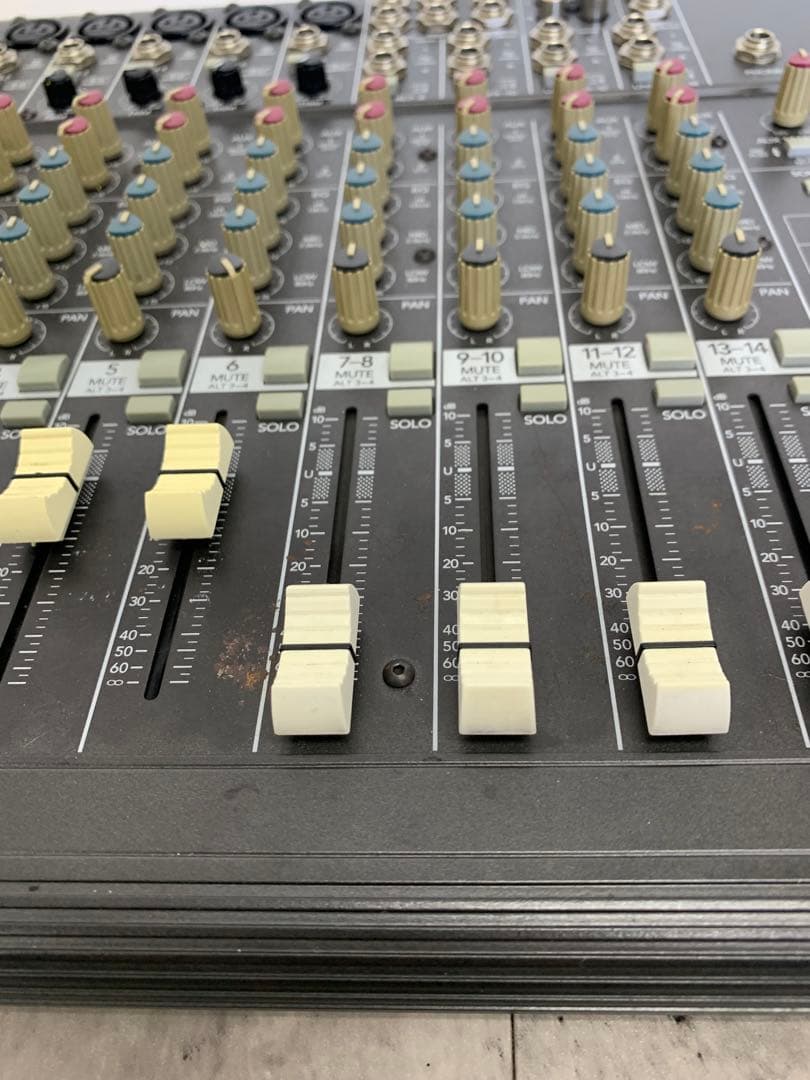 。 MACKIE MS1402-VLZ 14chアナログミキサー