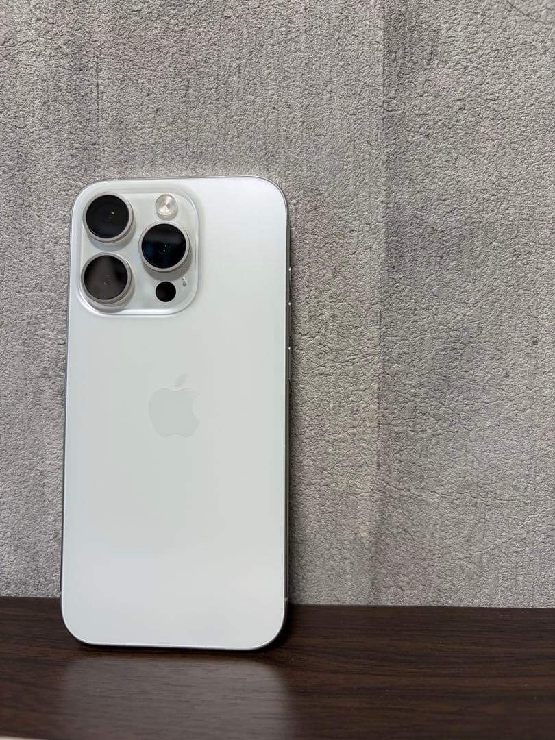 Apple iPhone 15Pro ホワイトチタニウム
