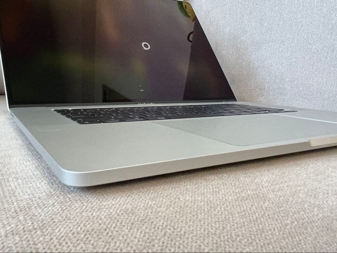 Apple MacBook Pro 2019 16インチ i7