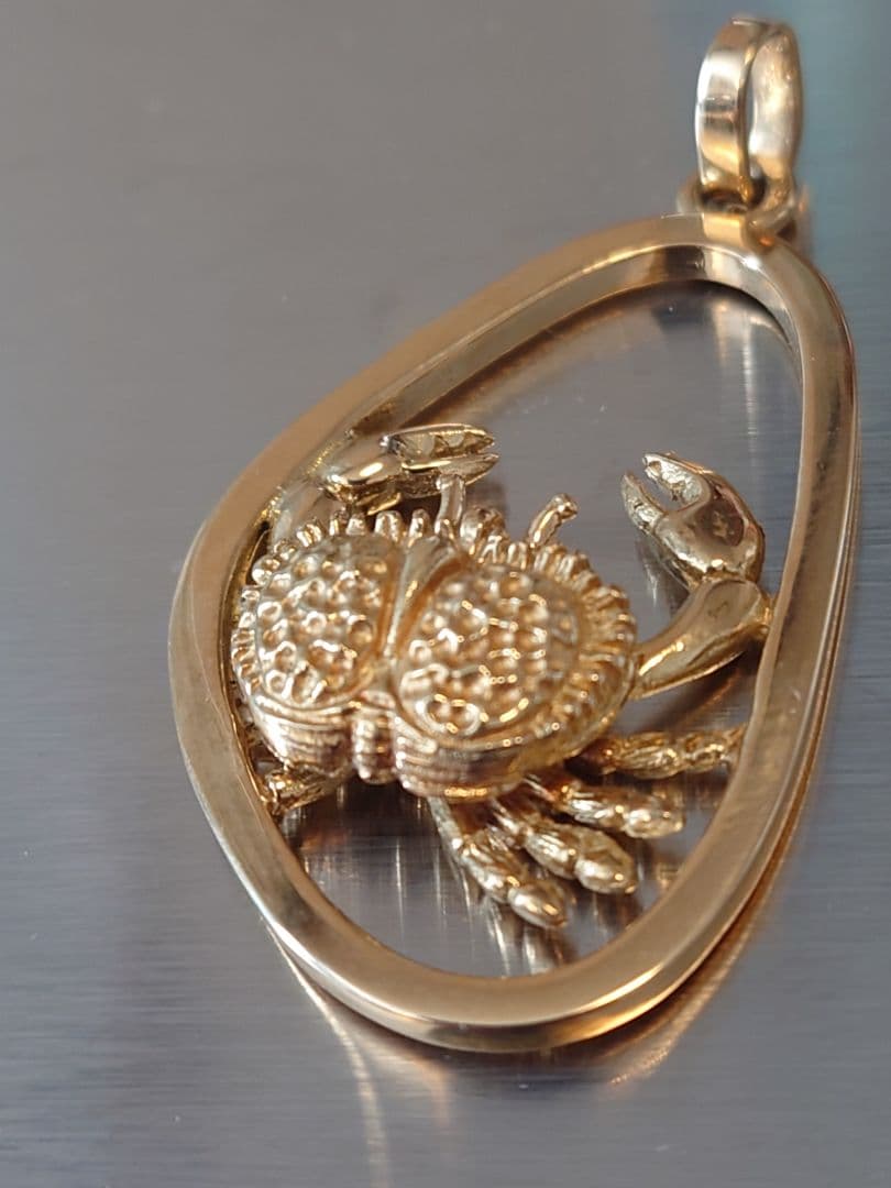 BOUCHERONカニデザイン金色ペンダントチャーム