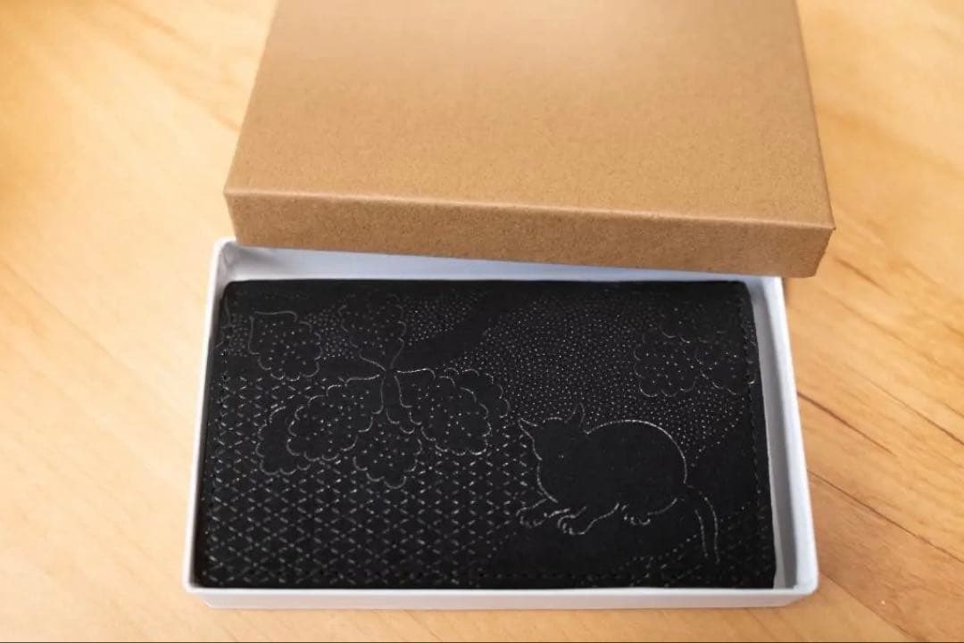 さや【印伝の山本】永青文庫 黒き猫 印傳の名刺入れ