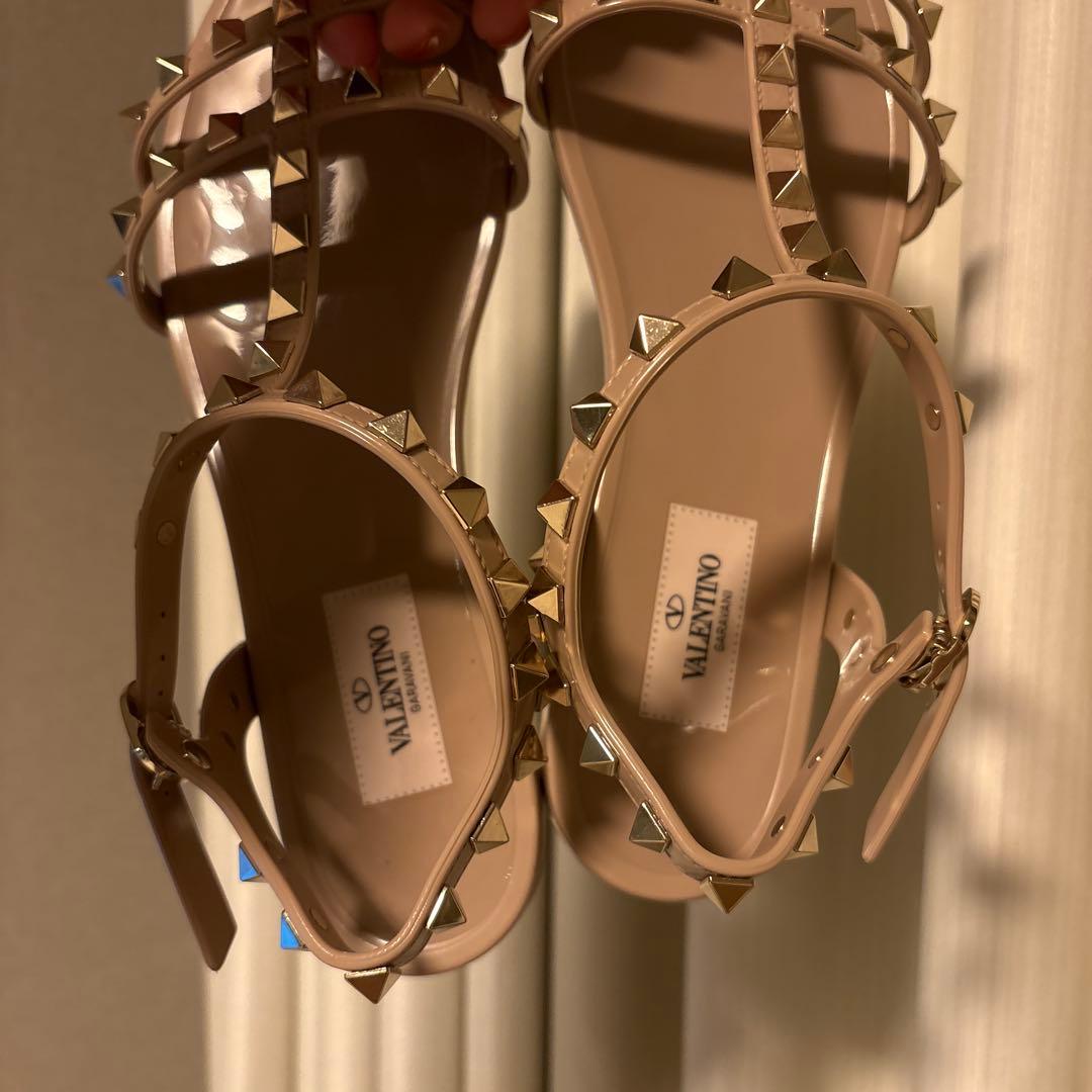 VALENTINO（ヴァレンティノ）ロックスタッズ フラットサンダル