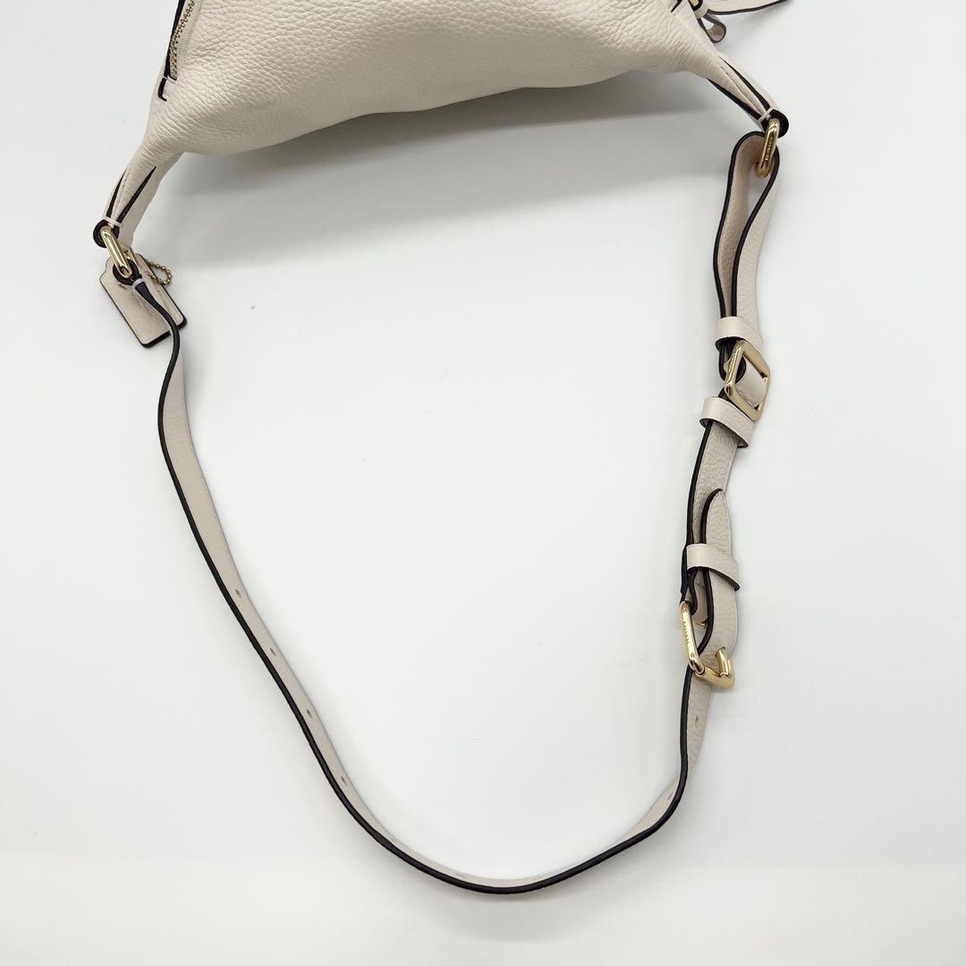極美品✨コーチ　COACH　ボディバッグ　シボ革　ホワイト　ウエストバッグ