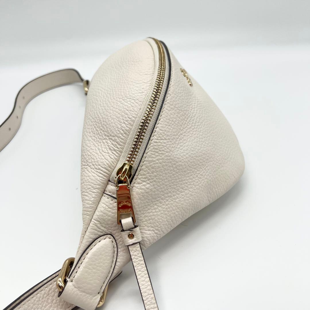 極美品✨コーチ　COACH　ボディバッグ　シボ革　ホワイト　ウエストバッグ