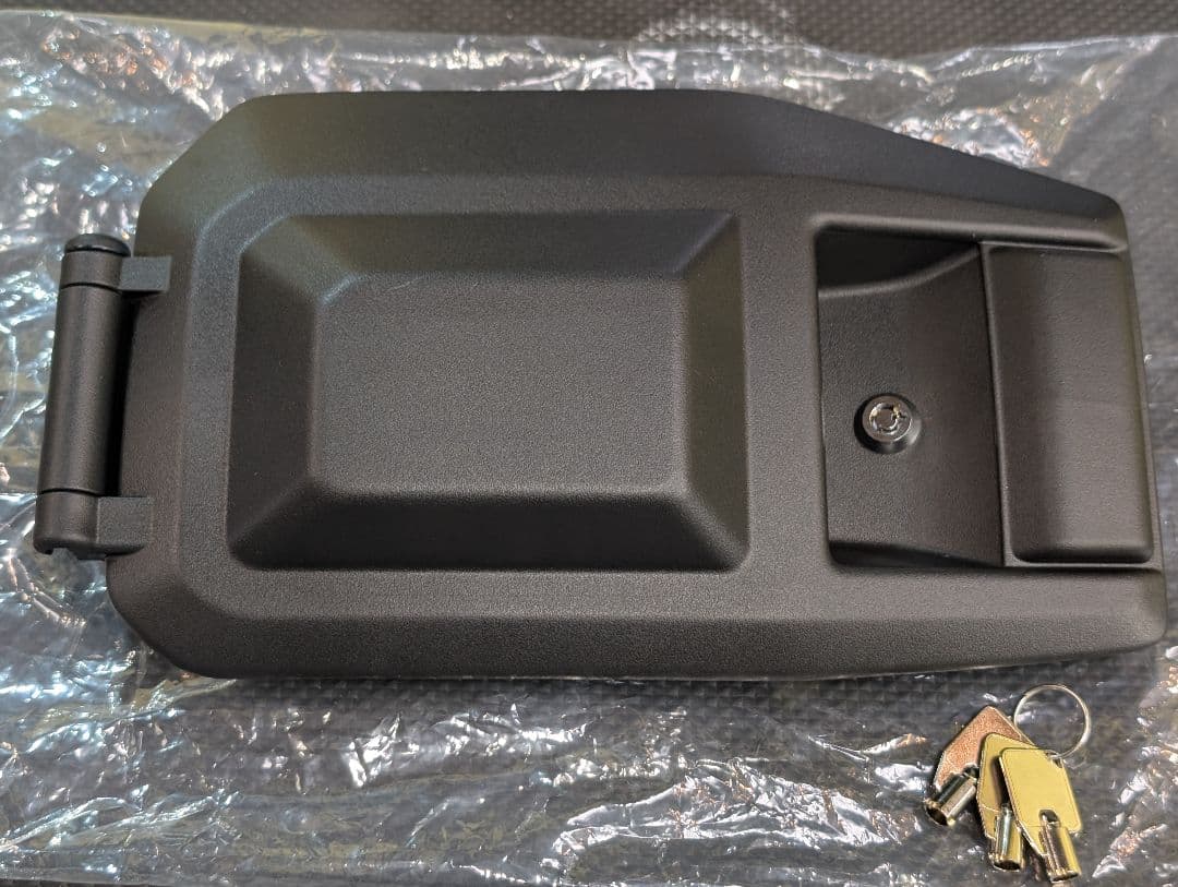 ま*ん様 ランクル70再再販(GDJ76W) 尿素リッドカバー 鍵付き加工