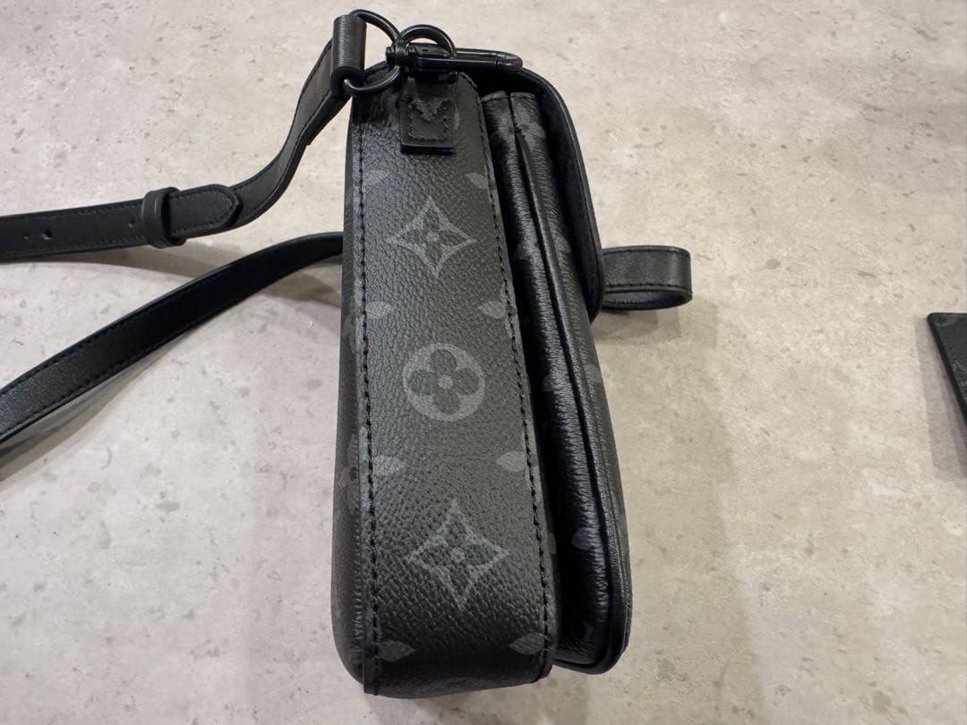 LOUIS VUITTON Sロック ヴェルティカル・ウェアラブル ウォレット