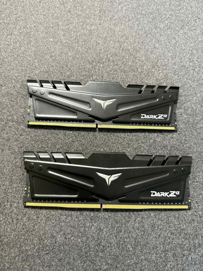 メモリー TEAMGROUP DARK Z 8GB DDR4 3600MHz