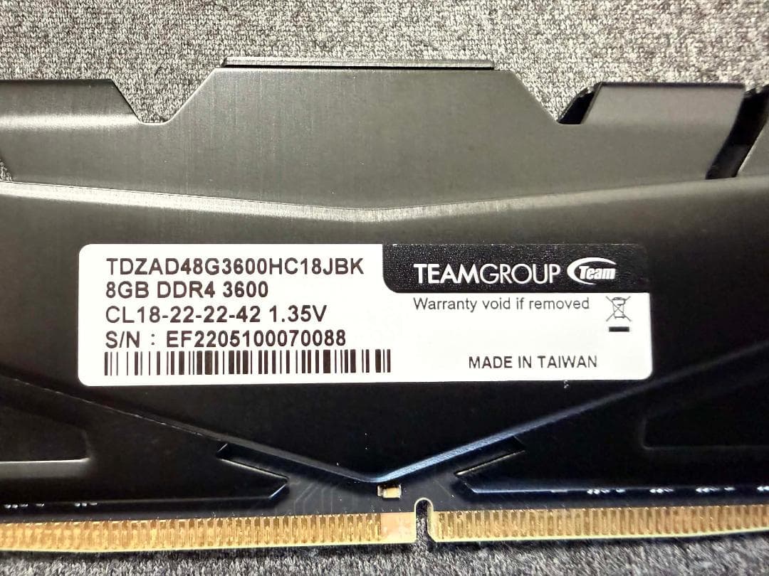 メモリー TEAMGROUP DARK Z 8GB DDR4 3600MHz