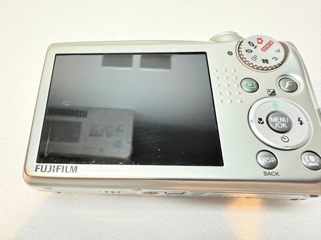 フジフィルム　FinePix F70 EXR シルバー