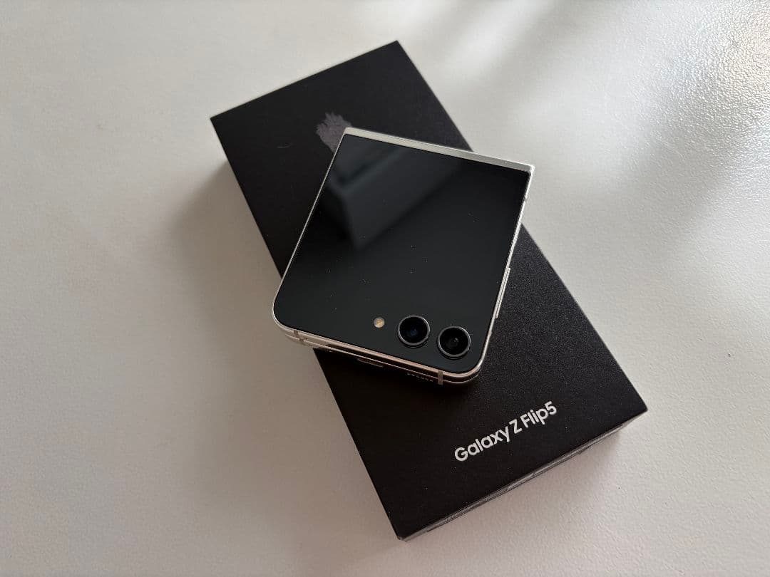 Samsung Galaxy Z Flip5 クリーム 本体 箱付き