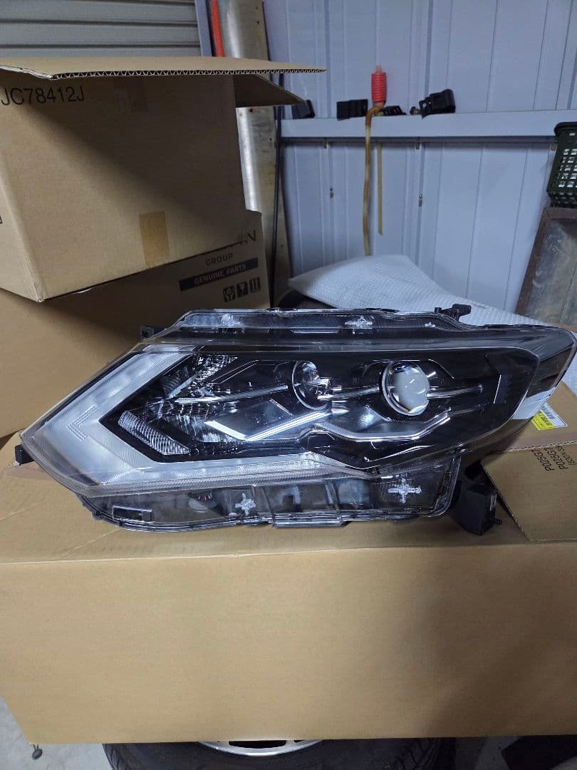 エクストレイル 左ヘッドライド LED T32後期 26075-6FP5B