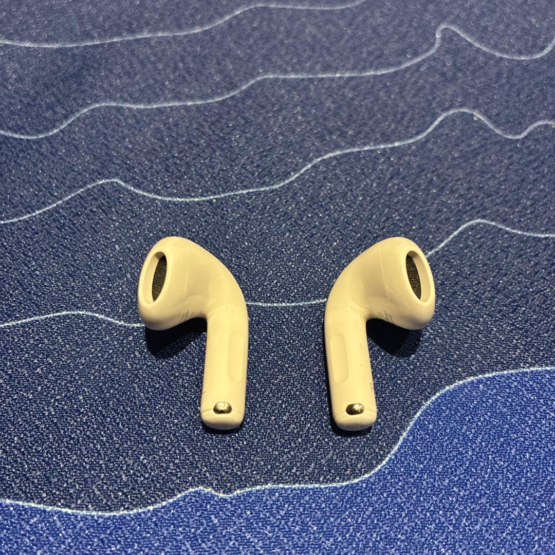 【美品】AirPods 4 アクティブノイズキャンセリング　本体のみ