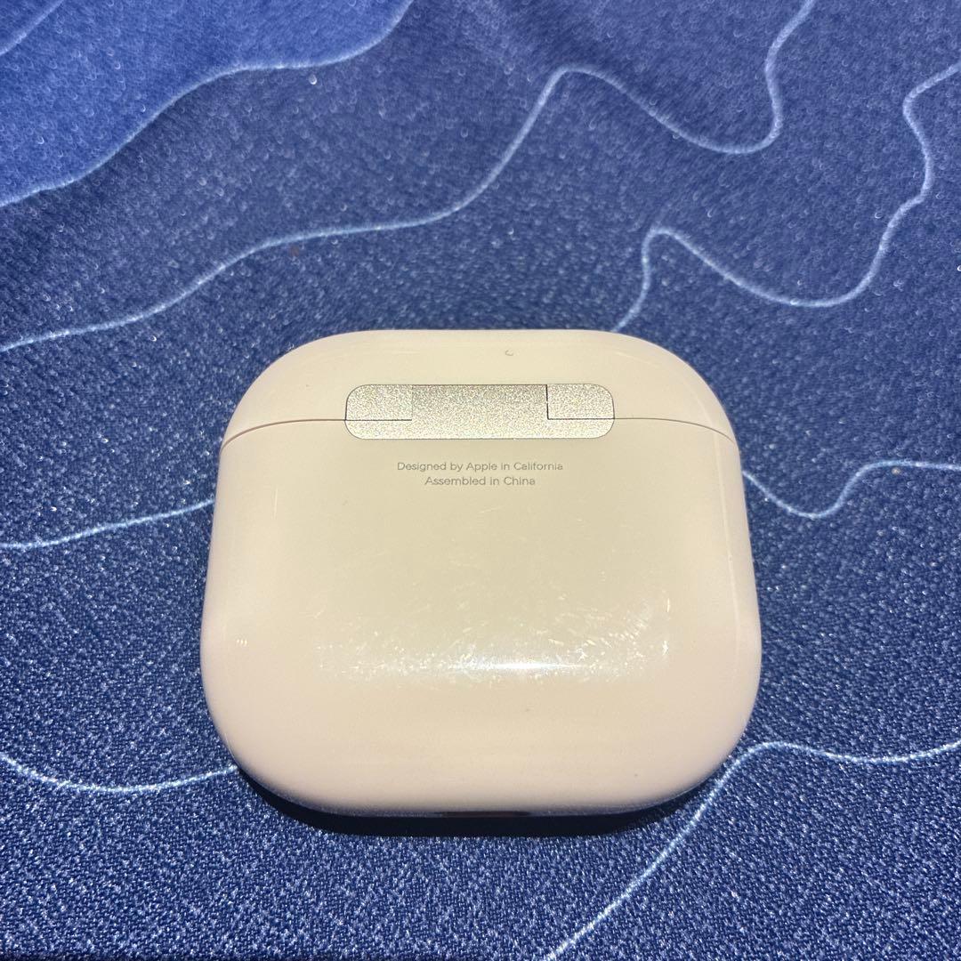 【美品】AirPods 4 アクティブノイズキャンセリング　本体のみ