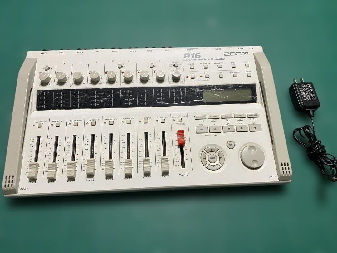 Zoom R16 マルチトラックレコーダー