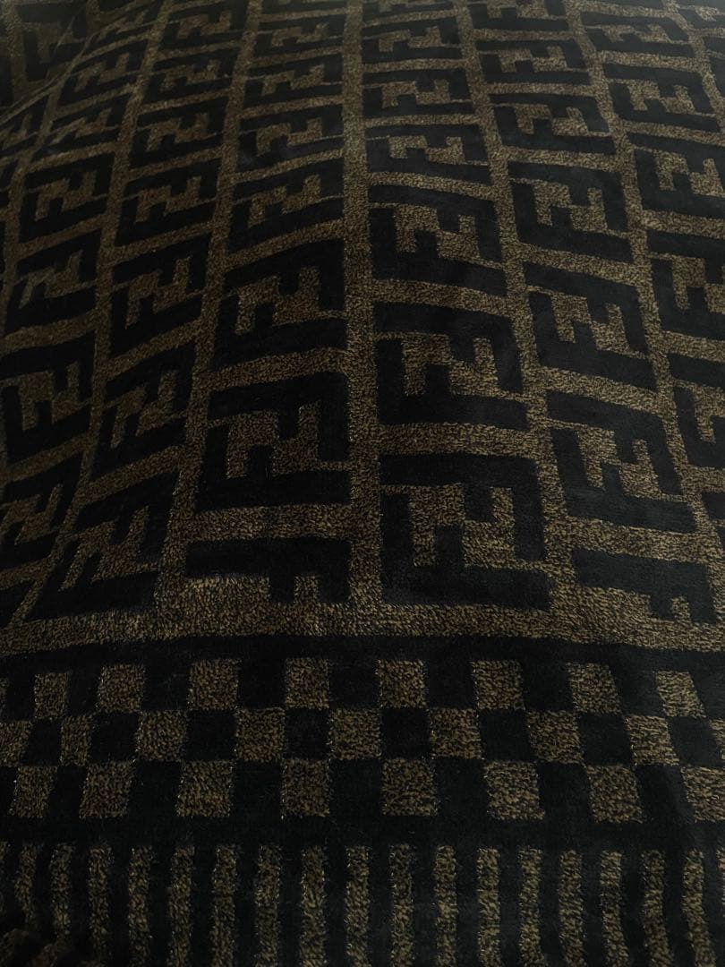 Fendi ロゴブランケット フェンディ　ブランケット　毛布　ズッカ柄