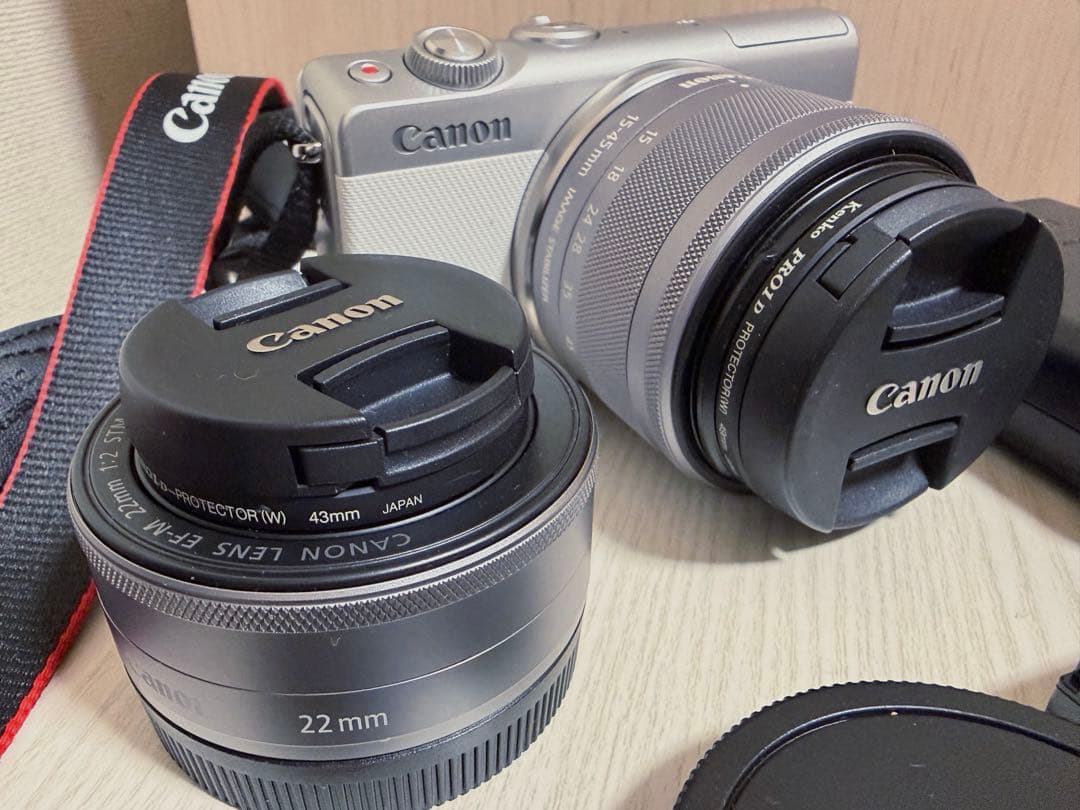 Canon EOS M100 ミラーレス一眼　ダブルレンズキット ホワイト