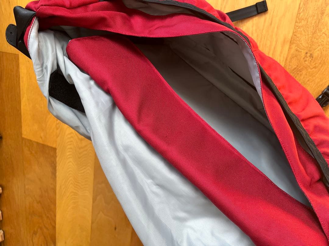 Patagonia メッセンジャーバッグ 赤