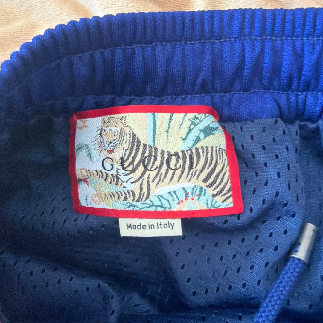 Gucci サイドストライプ ショートパンツ