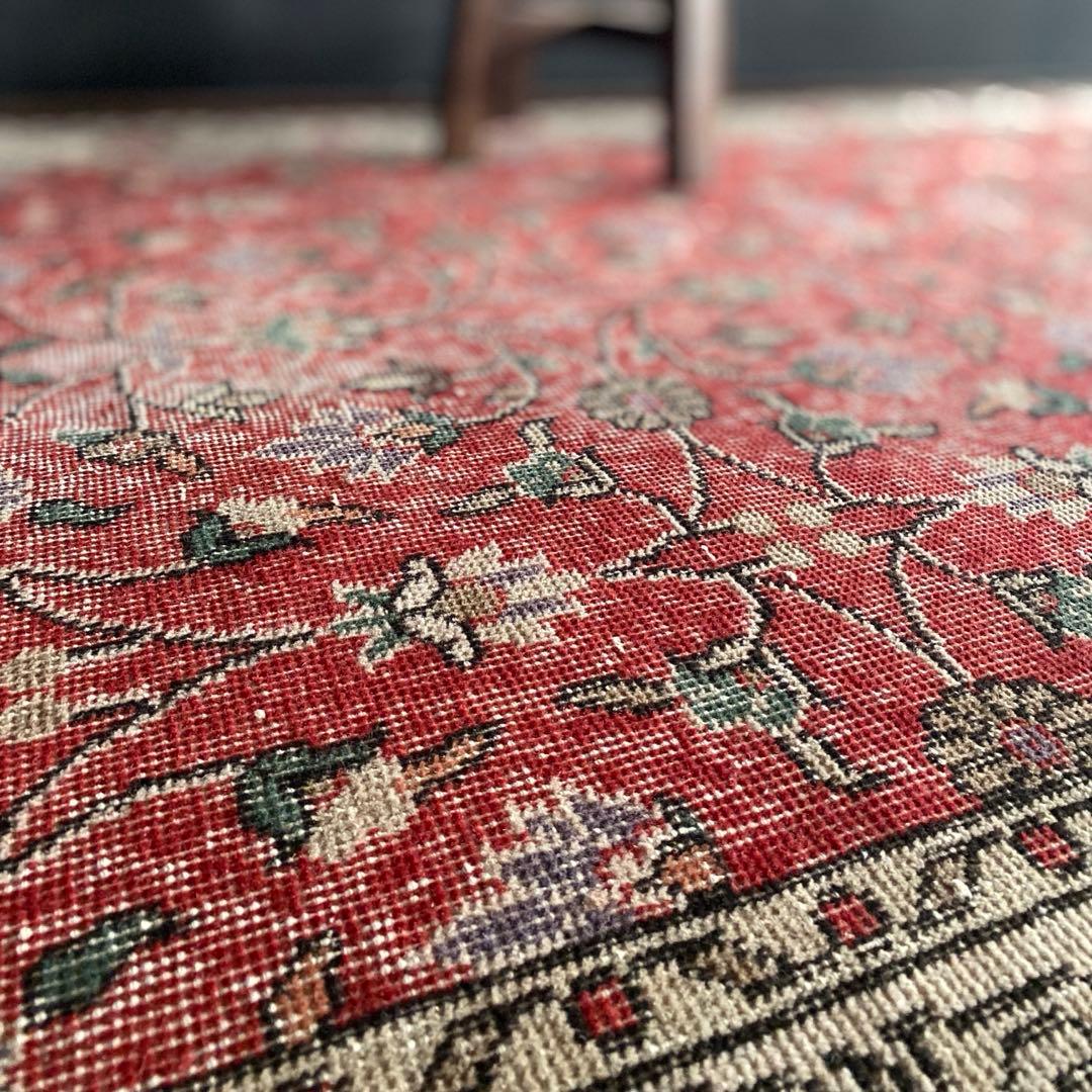 レッド花柄ヴィンテージラグ　トルコラグ　赤