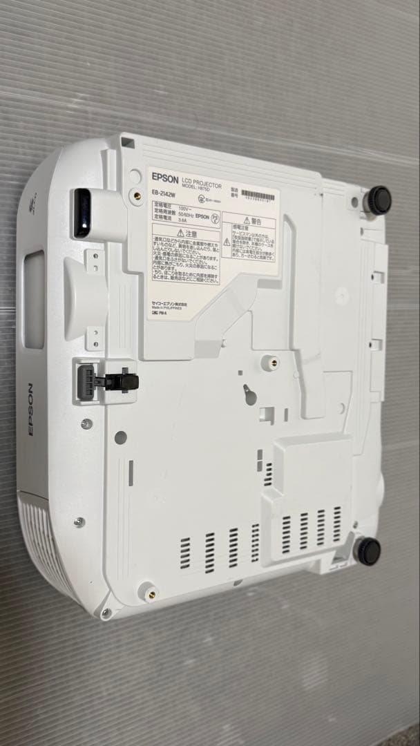 EPSON EB-2142W プロジェクター本体　使用時間: 2012h