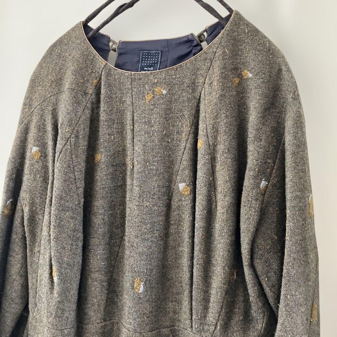 美品mina perhonenミナペルホネンpebbleカーキ刺繍ヤクワンピース