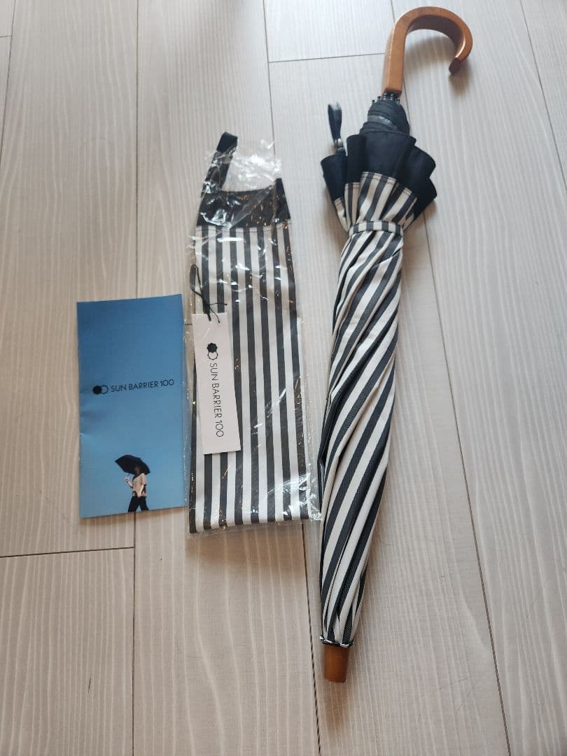 【美品】サンバリア100 折りたたみ日傘　二段折り 持ち運び用カバー付き