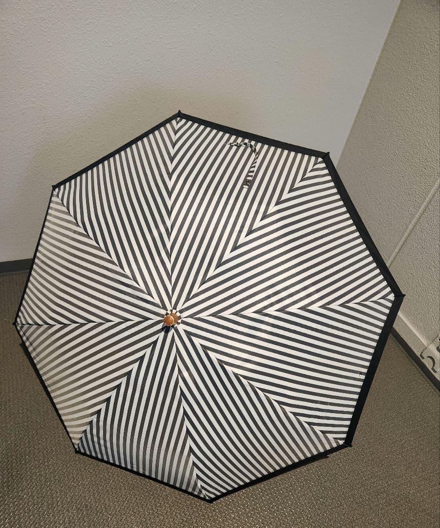 【美品】サンバリア100 折りたたみ日傘　二段折り 持ち運び用カバー付き