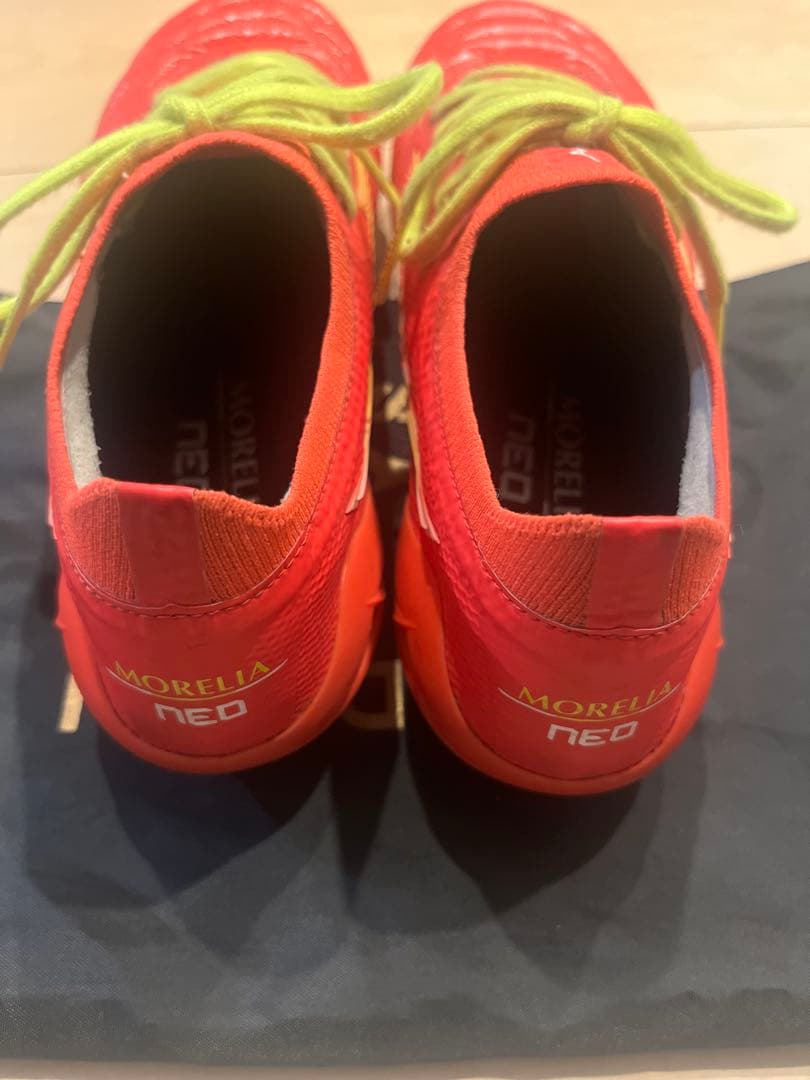 MORELIA NEO4β サッカーシューズ レッド