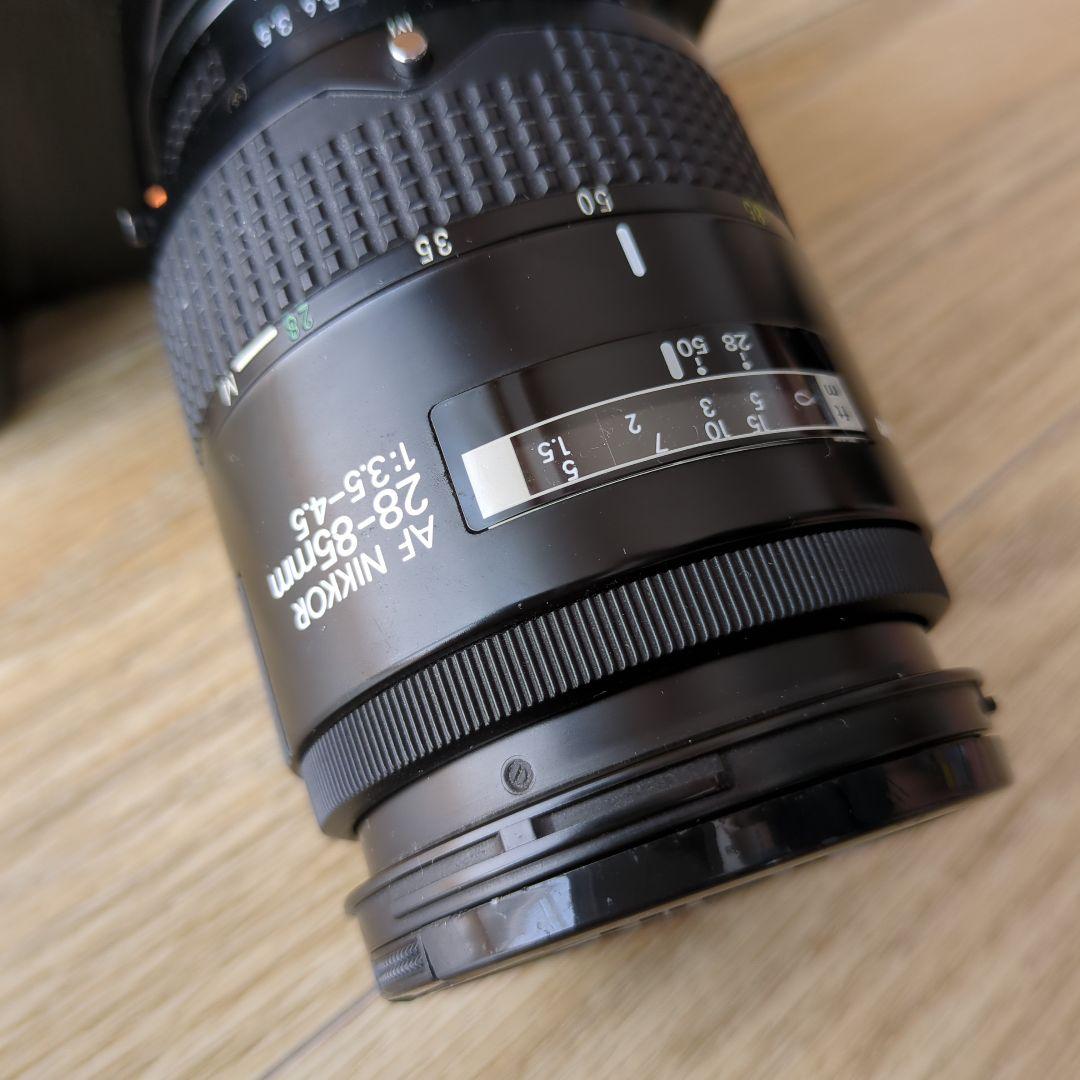 ニコンデジタル一眼レフD-70 　オートフォーカス　ストロボ・充電器・ケース付き