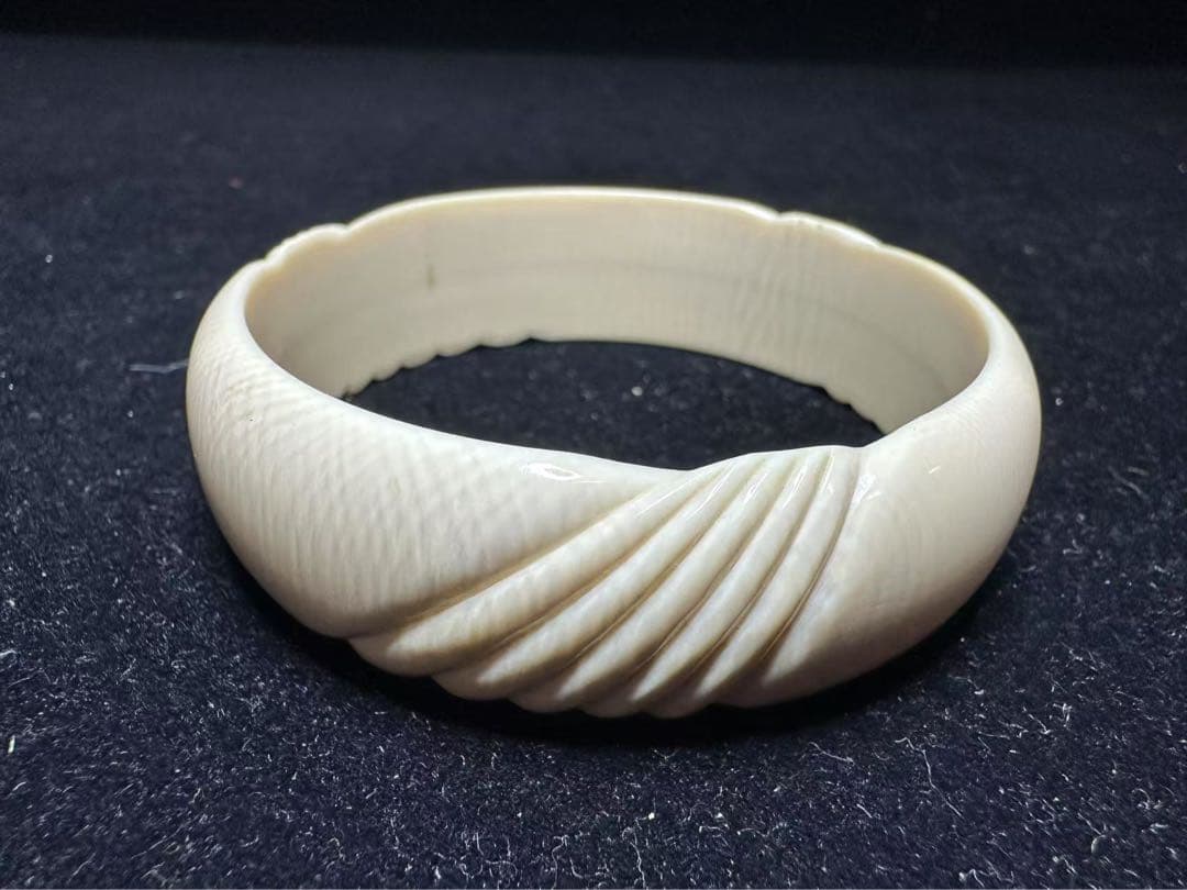 バングル　天然素材　アンティーク　彫刻 古美術品　細密細工　骨董　コレクション