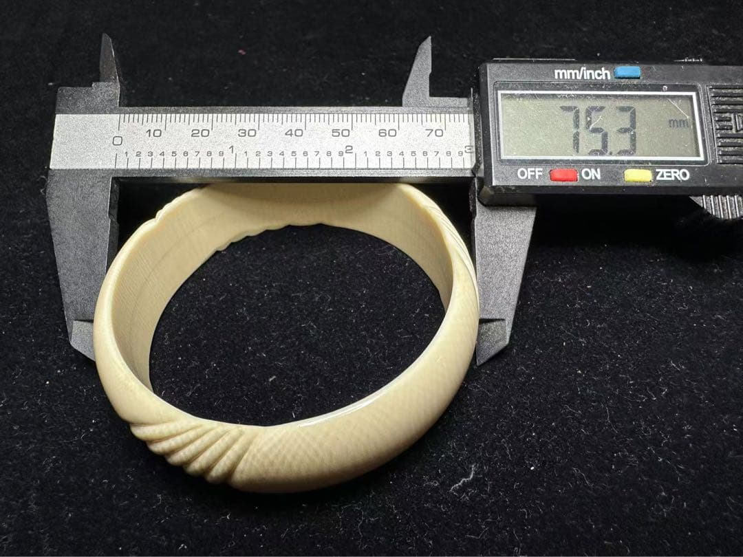 バングル　天然素材　アンティーク　彫刻 古美術品　細密細工　骨董　コレクション