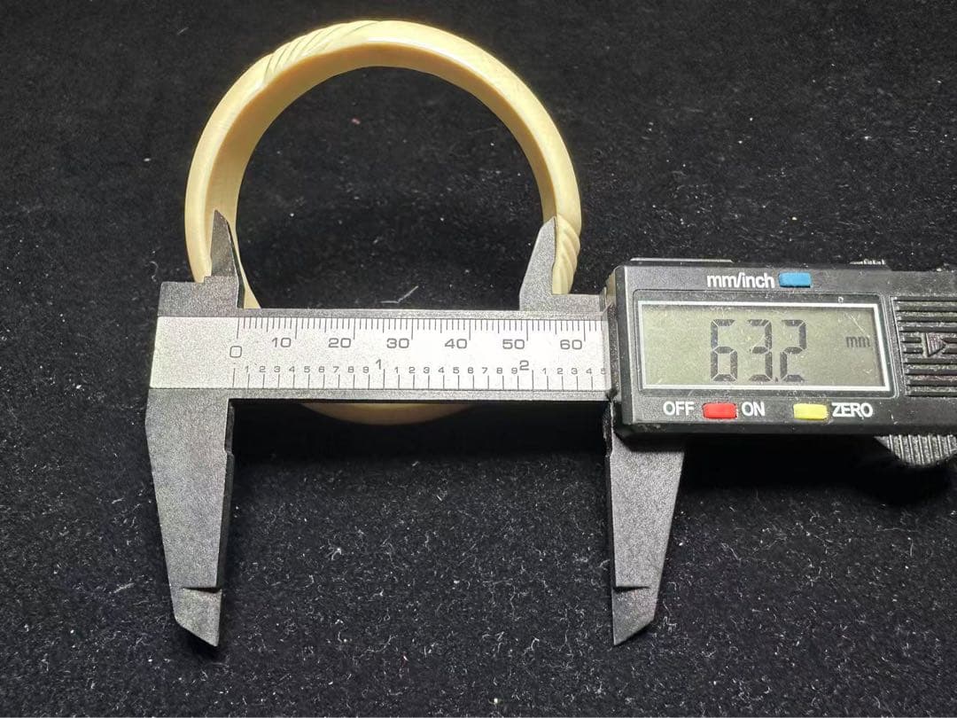 バングル　天然素材　アンティーク　彫刻 古美術品　細密細工　骨董　コレクション