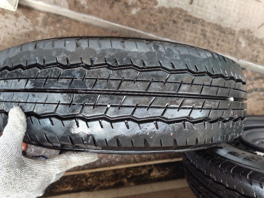 ハイエース HIACE純正 タイヤ・ホイールセット