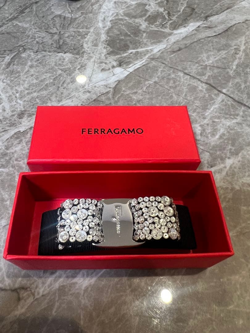 FERRAGAMO ストーンリボンバレッタ